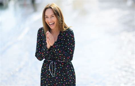 Vanessa Demouy pose en maillot de bain, après